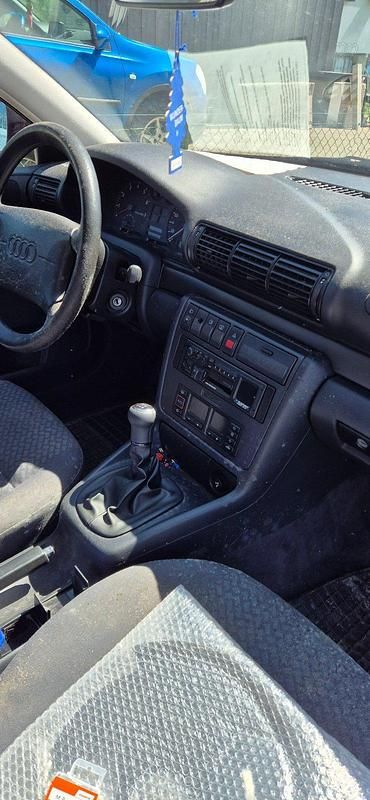Usata Audi A4 130 CV (95 kW) 1996 Andere farben Station wagon