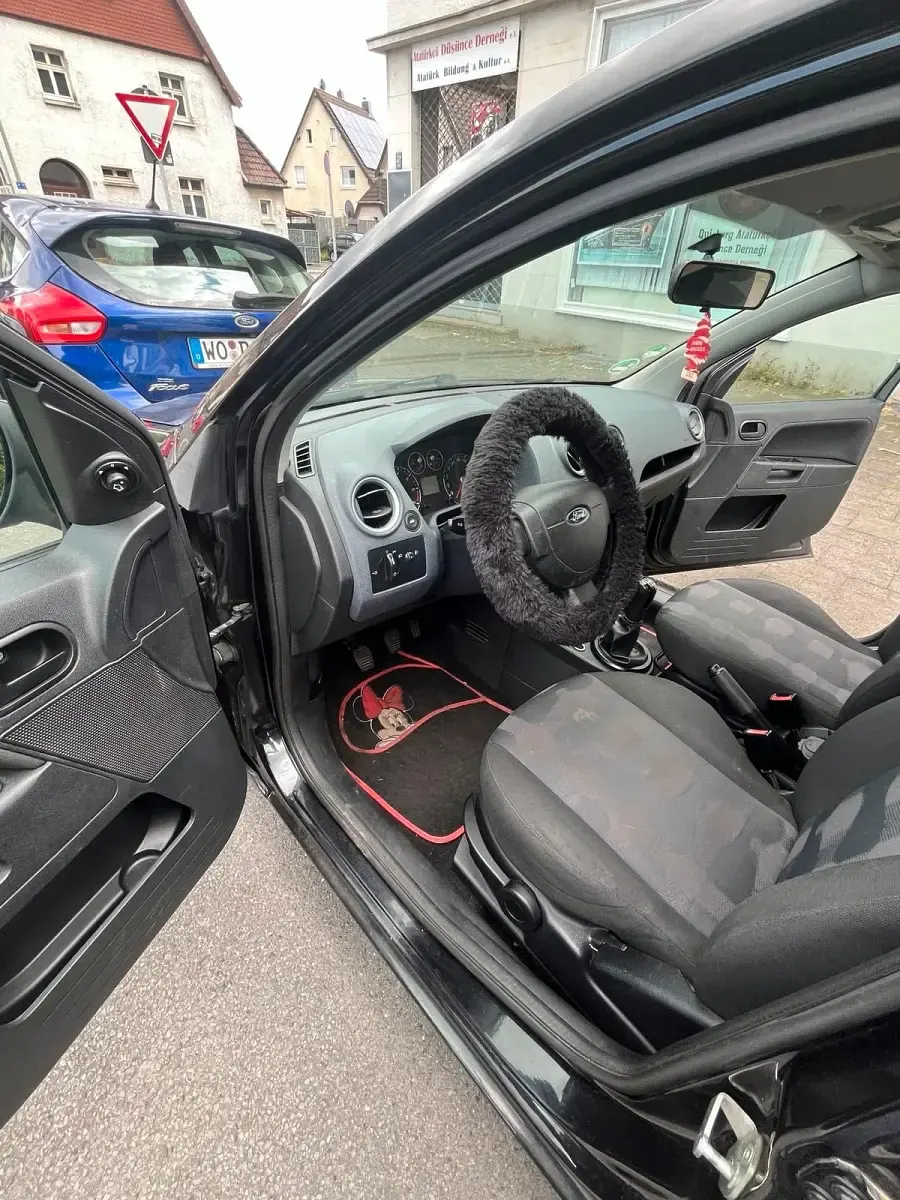 Gebraucht Ford Fusion 105 PS (77 kW) 2011 Schwarz Kleinwagen