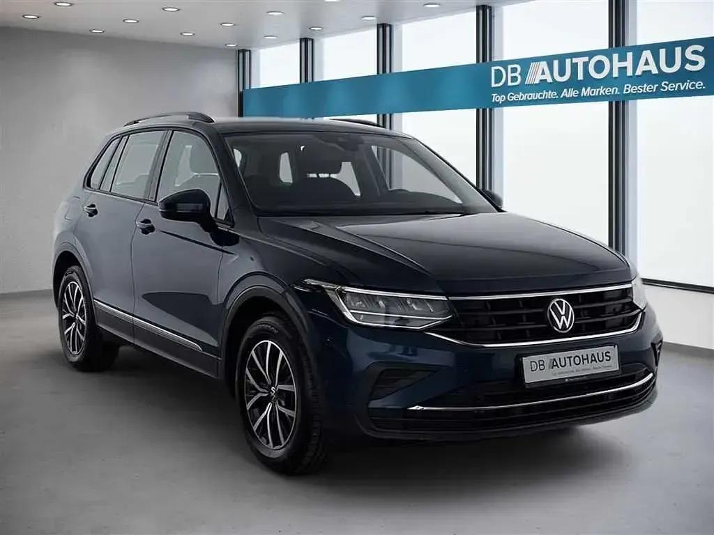 Second-hand VW Tiguan Life 150 CP (110 kW) 2023 Albastru SUV