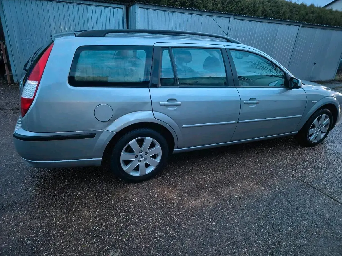 Gebraucht Ford Mondeo 125 PS (91 kW) 2006 Silber Kombi