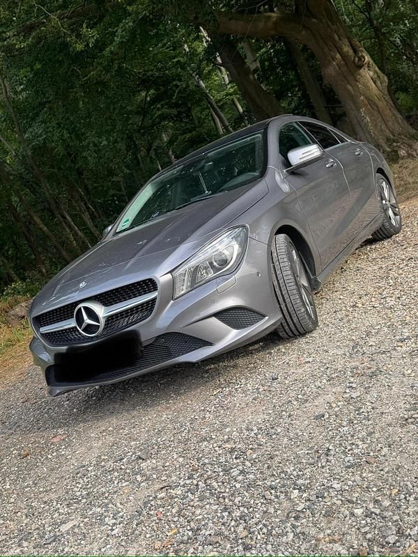 Grau Gebraucht 2015 Mercedes CLA200 Coupé | 16.500 € (Fairer Preis) - Bild 1/4