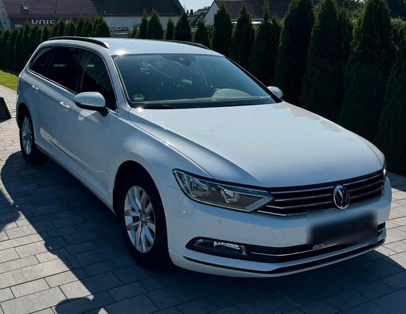 Gebraucht VW Passat Comfortline 150 PS (110 kW) 2019 Violet Kombi