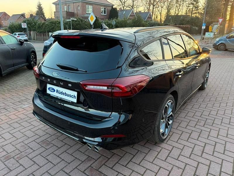 Neu Ford Focus ST-Line X 155 PS (114 kW) 2026 Schwarz Limousine