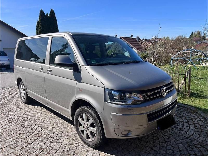Second-hand VW Multivan 114 CP (83 kW) 2011 Argintiu Monovolum