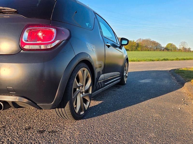 Gebraucht Citroën DS3 207 PS (152 kW) 2014 Schwarz Kleinwagen