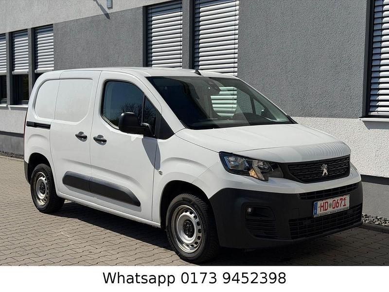 Gebraucht Peugeot Partner 102 PS (75 kW) 2021 Weiß Van / Kleinbus