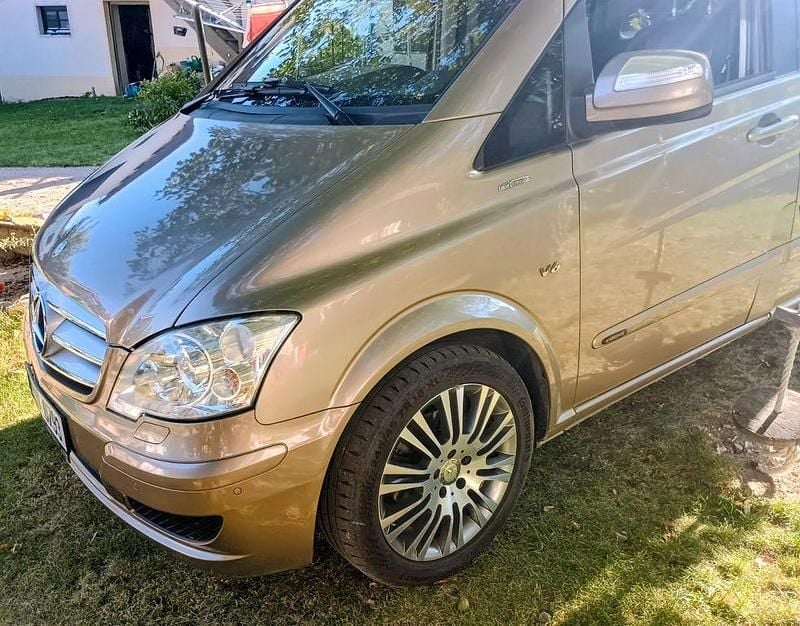 Beige Gebraucht 2012 Mercedes Viano Van / Kleinbus | 13.400 € (Guter Preis) - Bild 1/4