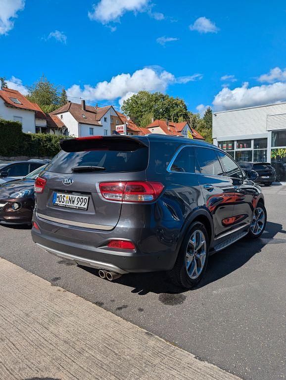 Grau Gebraucht 2016 Kia Sorento Platinum SUV | 19.500 € (Fairer Preis) - Bild 1/4