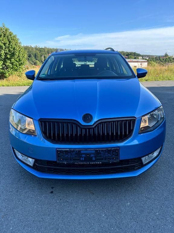 Blau Gebraucht 2015 Skoda Octavia Active Kombi | 7.390 € (Superpreis) - Bild 1/4
