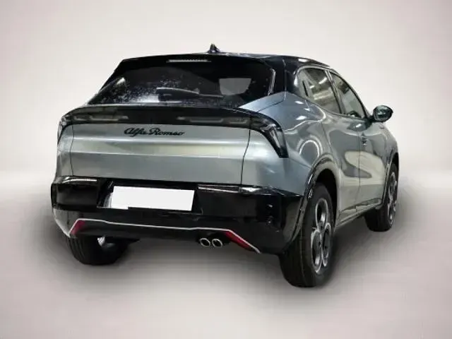 Neu Alfa Romeo Junior Edizione Speciale 145 PS (106 kW) 2026 Manufacturer SUV