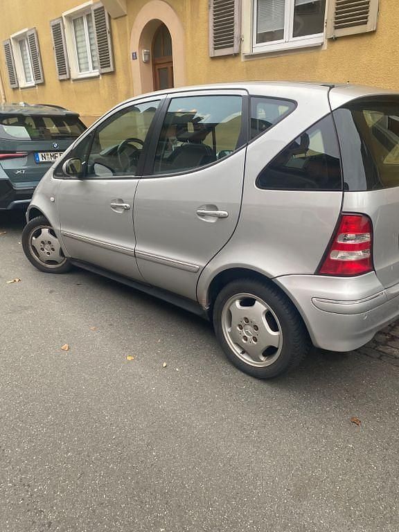 Silber Gebraucht 2002 Mercedes A140 Avantgarde Van / Kleinbus | 900 € (Fairer Preis) - Bild 1/4