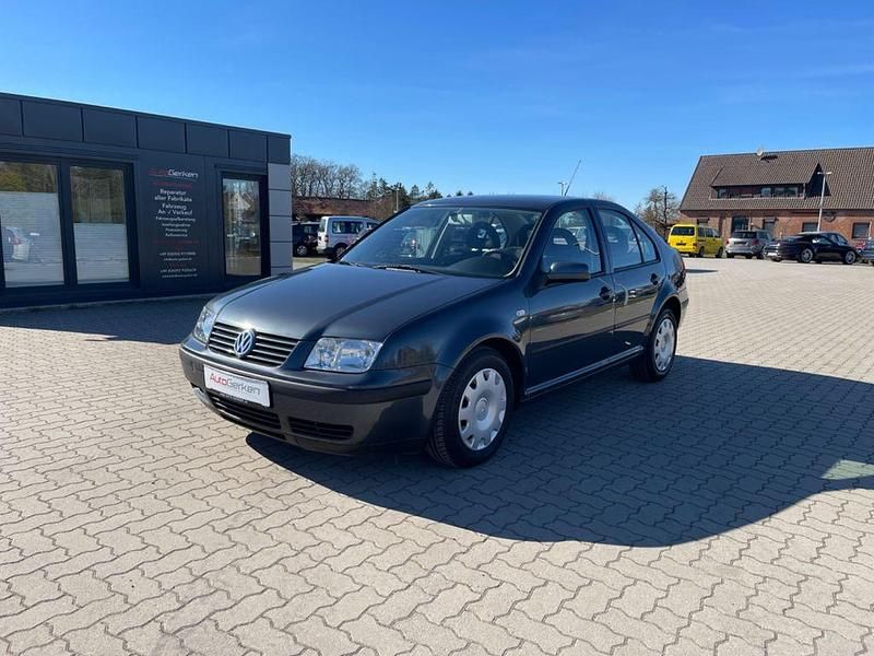 Second-hand VW Bora 68 CP (50 kW) 2000 Gri Berlinǎ