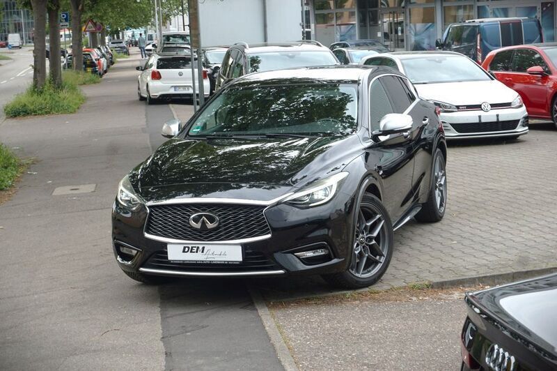 Schwarz Gebraucht 2016 Infiniti Q30 Premium Kleinwagen | 12.990 € (Fairer Preis) - Bild 1/4