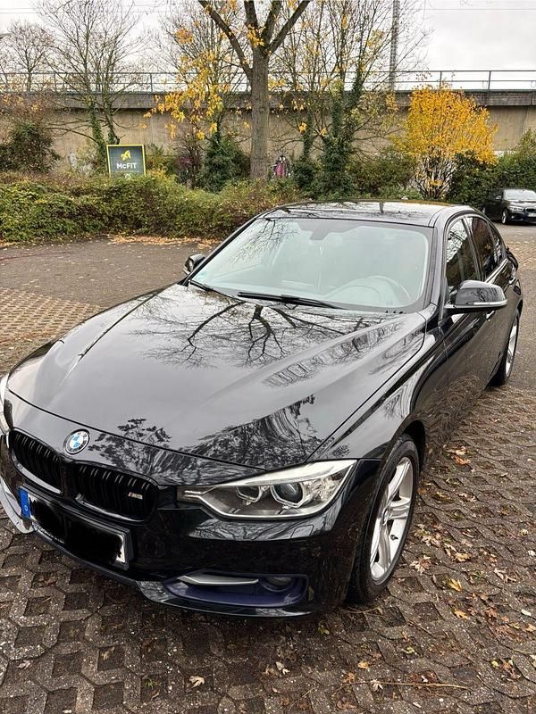 Schwarz Gebraucht 2013 BMW 320 Sport Line Limousine | 10.900 € (Guter Preis) - Bild 1/4