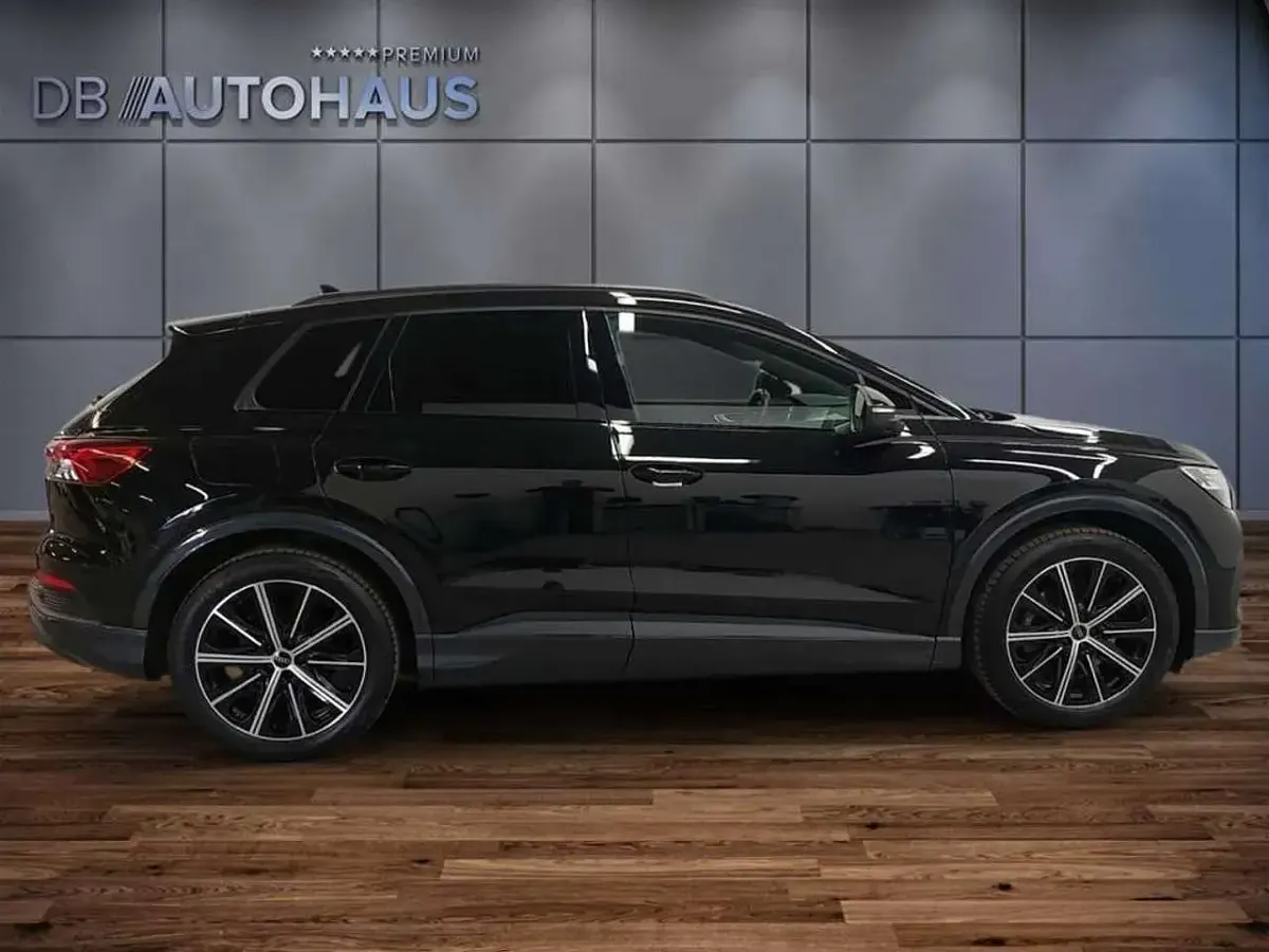 Używany Audi Q4 e-tron Ambiente 219 kW (299 KM) 2023 Czarny SUV