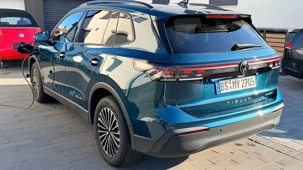 Gebraucht VW Tiguan Life 204 PS (150 kW) 2025 Blau SUV