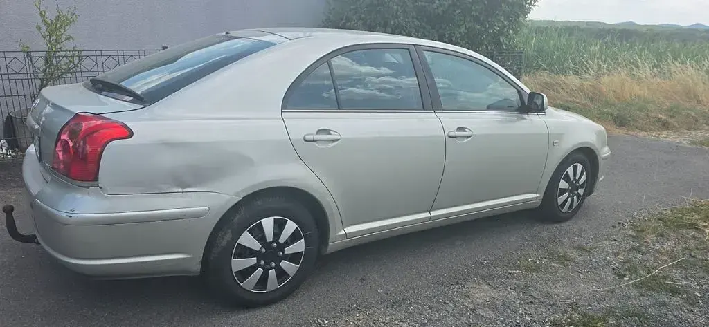 Gebraucht Toyota Avensis 129 PS (94 kW) 2004 Grau Limousine