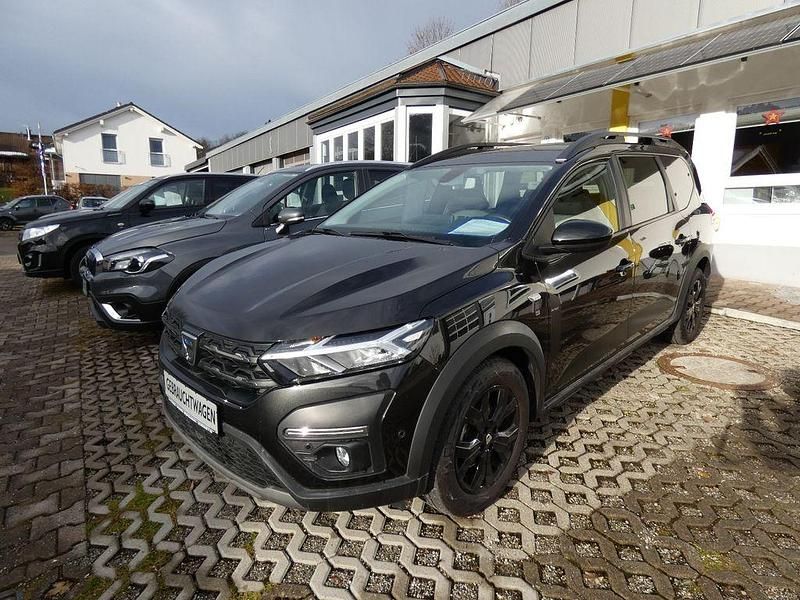Perlmutt schwarz / kupfer Gebraucht 2022 Dacia Jogger Extreme Van / Kleinbus | 17.400 € (Fairer Preis) - Bild 1/4