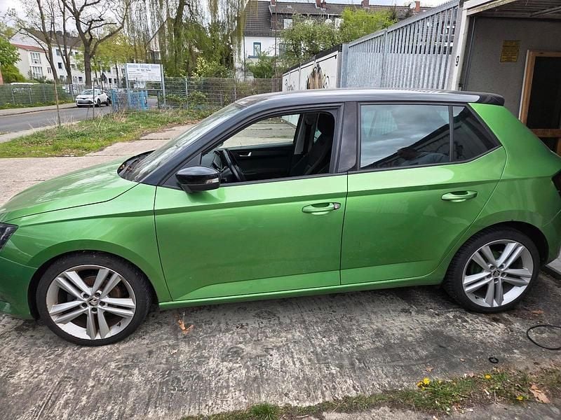 Gebraucht Skoda Fabia 71 PS (52 kW) 2015 Grün Kleinwagen