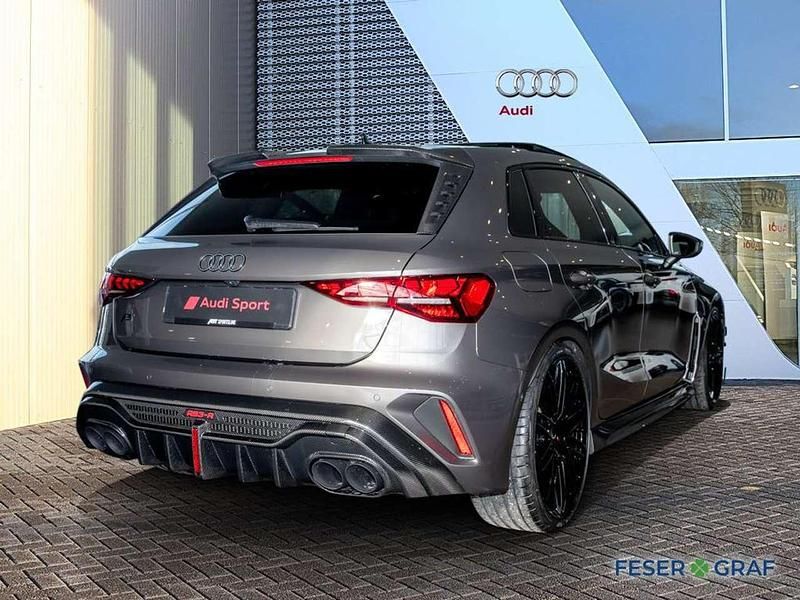 Neu Audi RS3 Sport 583 PS (428 kW) 2026 Achatgrau metallic (porsche) Limousine