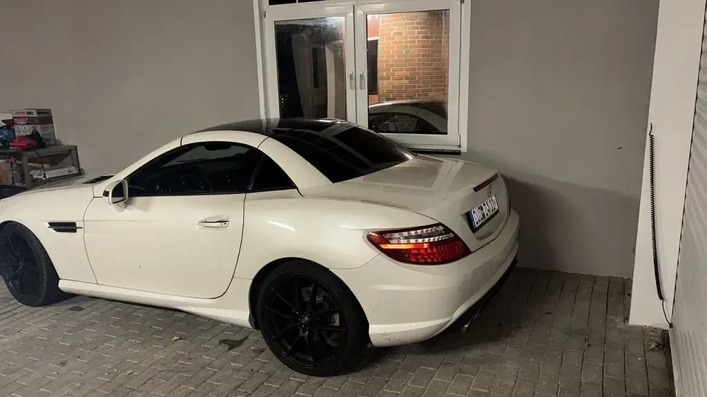 Gebraucht Mercedes SLK350 306 PS (225 kW) 2012 Weiß Cabrio