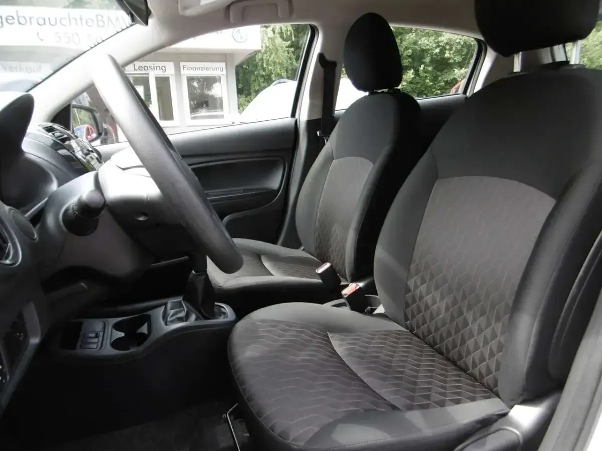 Gebraucht Mitsubishi Space Star Basis 71 PS (52 kW) 2020 Weiß Kleinwagen