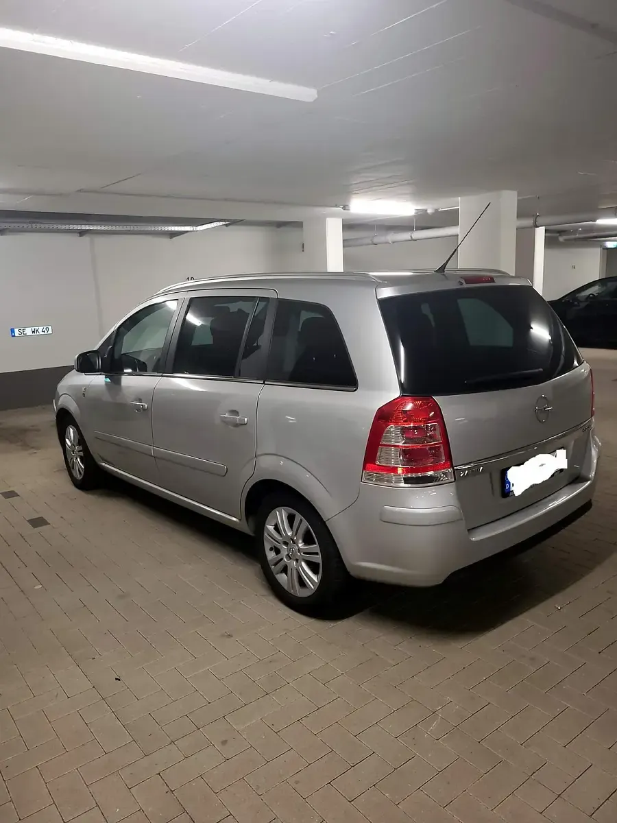 Gebraucht Opel Zafira Eco 116 PS (85 kW) 2011 Silber Van / Kleinbus