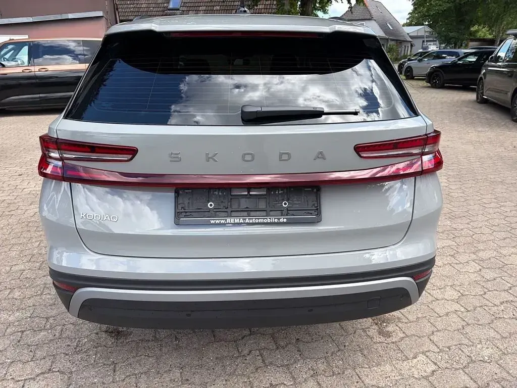 Neu Skoda Kodiaq Selection 150 PS (110 kW) 2025 Stahl grau SUV