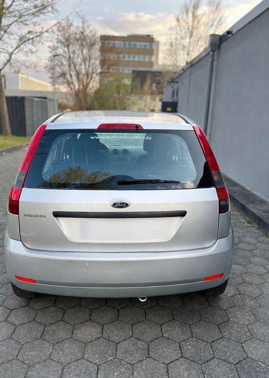 Gebraucht Ford Fiesta Trend 80 PS (58 kW) 2004 Silber Kleinwagen