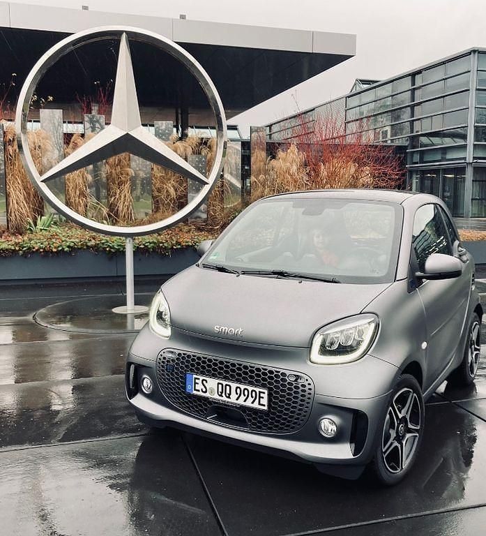 Grau Gebraucht 2024 Smart ForTwo Electric Drive Prime Kleinwagen | 16.900 € (Etwas zu teuer) - Bild 1/4