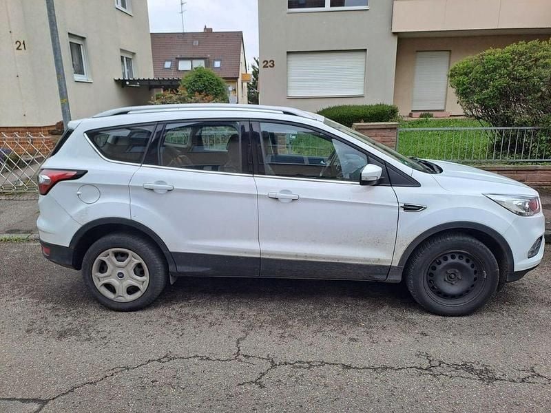 Gebraucht Ford Kuga 150 PS (110 kW) 2019 Weiß SUV