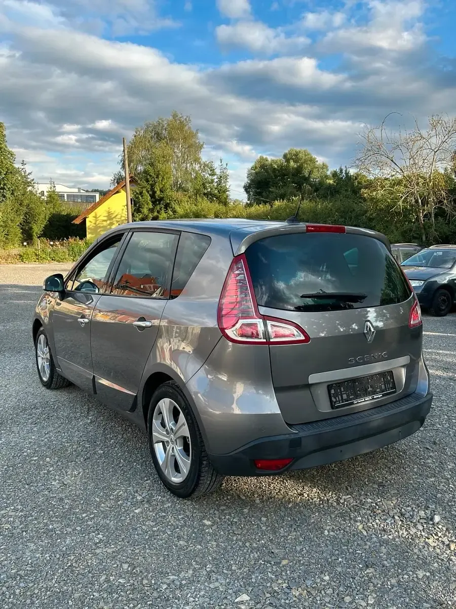 Gebraucht Renault Mégane III 110 PS (80 kW) 2010 Grau Limousine