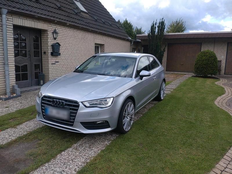 Silber Gebraucht 2015 Audi A3 Attraction Coupé | 12.500 € (Guter Preis) - Bild 1/4