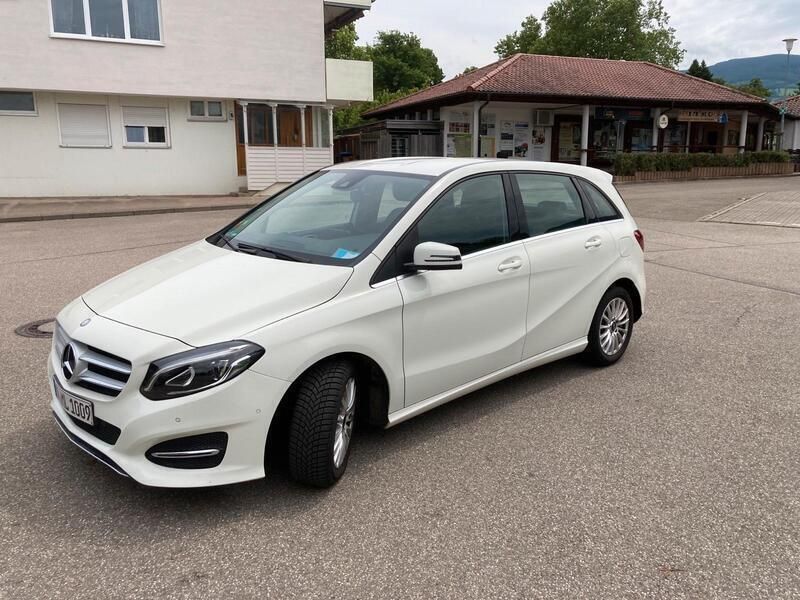 Weiß Gebraucht 2015 Mercedes B180 Van / Kleinbus | 11.490 € (Superpreis) - Bild 1/4