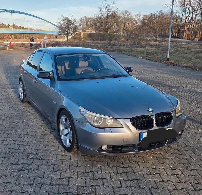 Gebraucht BMW 545 333 PS (244 kW) 2004 Grau Limousine