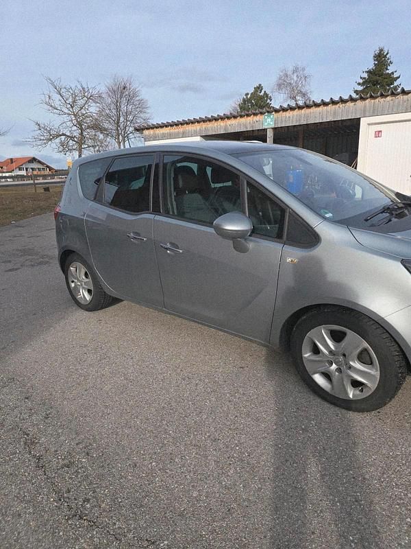 Gebraucht Opel Meriva 120 PS (88 kW) 2012 Grau Van / Kleinbus