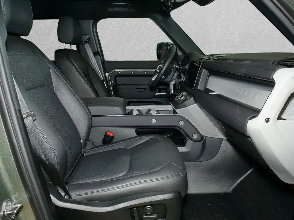Gebraucht Land Rover Defender SE Dynamic 300 PS (220 kW) 2025 Gruen SUV