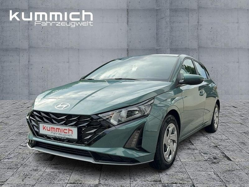 Grün Neu 2025 Hyundai i20 Select Limousine | 20.990 € (Fairer Preis) - Bild 1/4