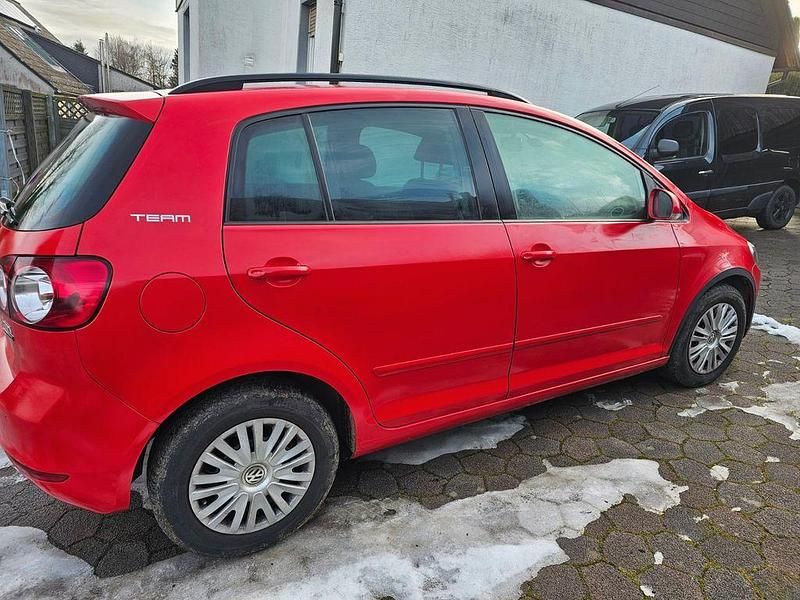 Gebraucht VW Golf Plus Cross 105 PS (77 kW) 2010 Rot Van / Kleinbus