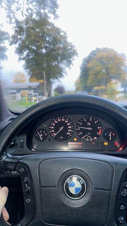 Gebraucht BMW 528 193 PS (141 kW) 1999 Silber Limousine