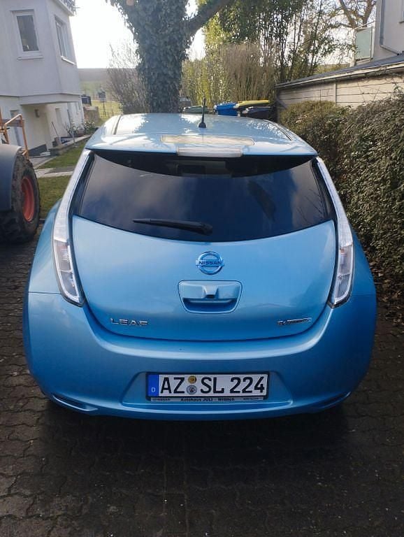 Gebraucht Nissan Leaf Acenta 80 kW (109 PS) 2015 Blau Kleinwagen