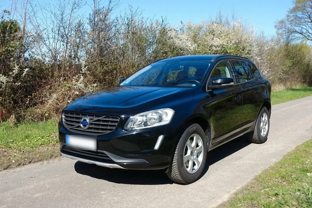 Second-hand Volvo XC60 Kinetic 136 CP (100 kW) 2013 Negru SUV