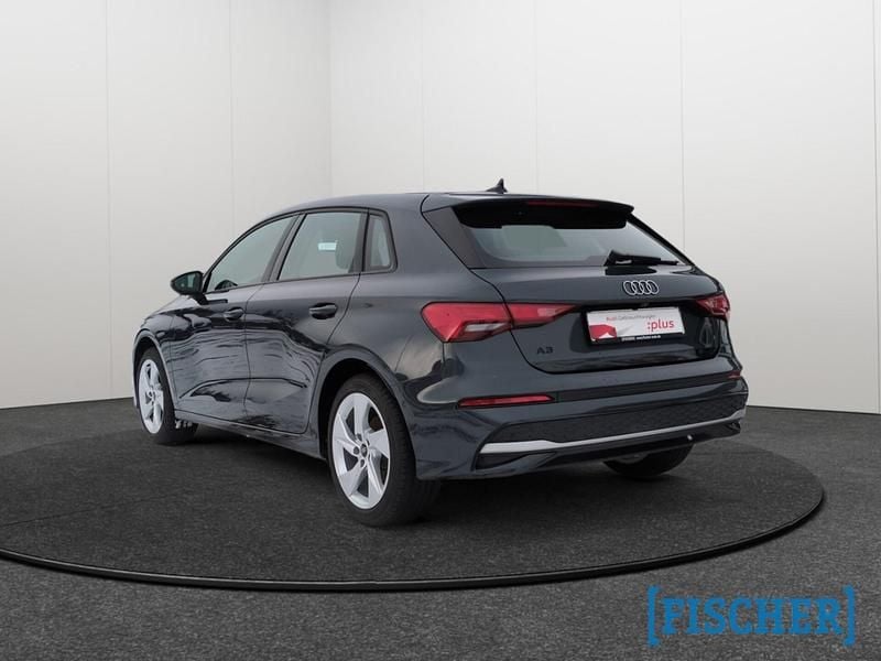 Käytetty Audi A3 Advanced Plus 150 HP (110 kW) 2025 Harmaa Sedan