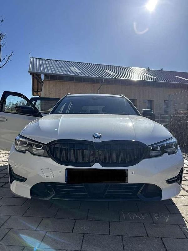 Gebraucht BMW 330 Sport Line 258 PS (189 kW) 2019 Weiß Kombi