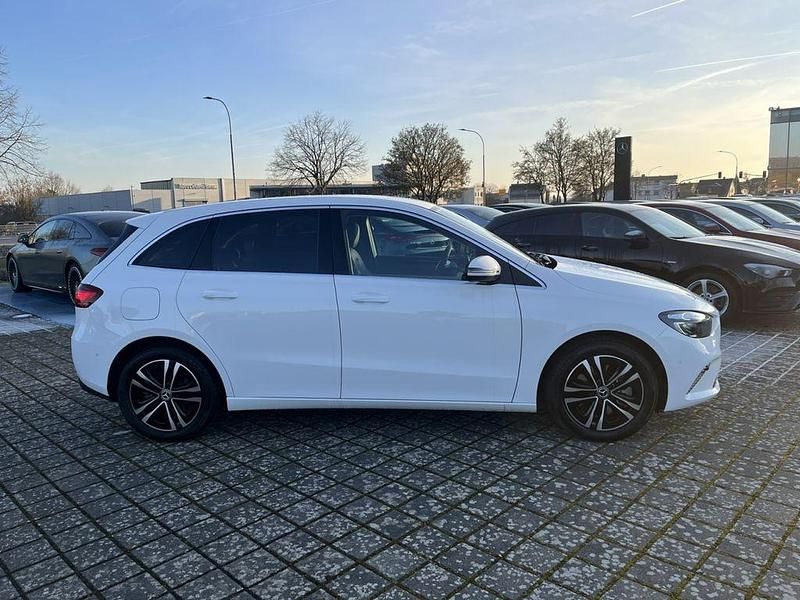 Gebraucht Mercedes B250e Progressive 218 PS (160 kW) 2024 Weiß Van / Kleinbus