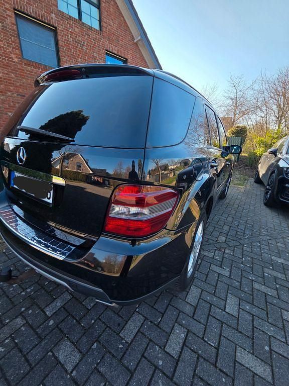 Gebraucht Mercedes ML350 272 PS (200 kW) 2006 Schwarz SUV