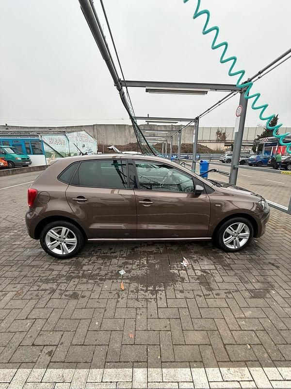 Gebraucht VW Polo Life 69 PS (50 kW) 2015 Braun Kleinwagen