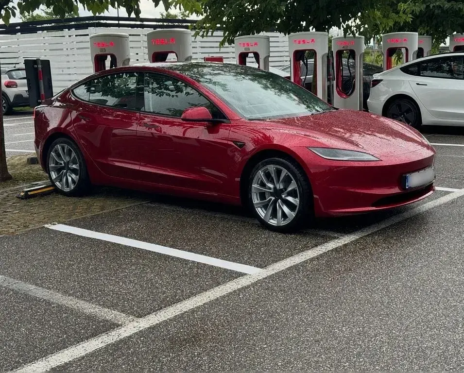 Gebraucht Tesla Model 3 Long Range AWD 366 kW (498 PS) 2024 Rot Limousine
