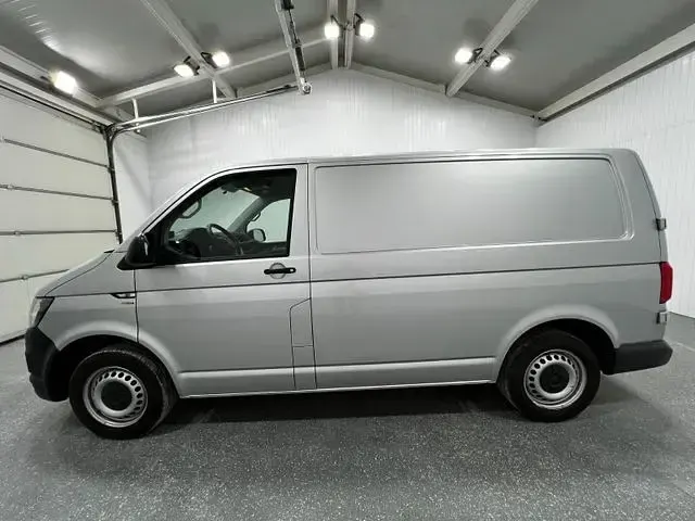 Gebraucht VW T6.1 150 PS (110 kW) 2020 Reflexsilber (metallic) Van