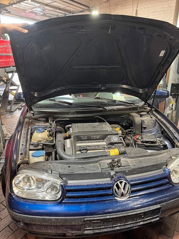 Blau Gebraucht 2001 VW Golf IV Kleinwagen | 250 € (Superpreis) - Bild 1/4